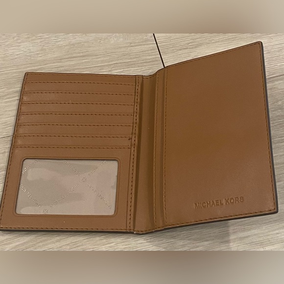 PASSPORT WALLET CASE, Michael Kors Jet Set - Picture 3 of 6